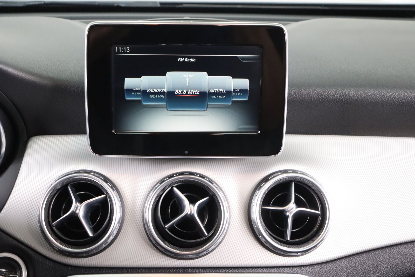 Fahrzeugabbildung Mercedes-Benz GLA 200 Score * Bi- Xenon * Navi * SHZ *