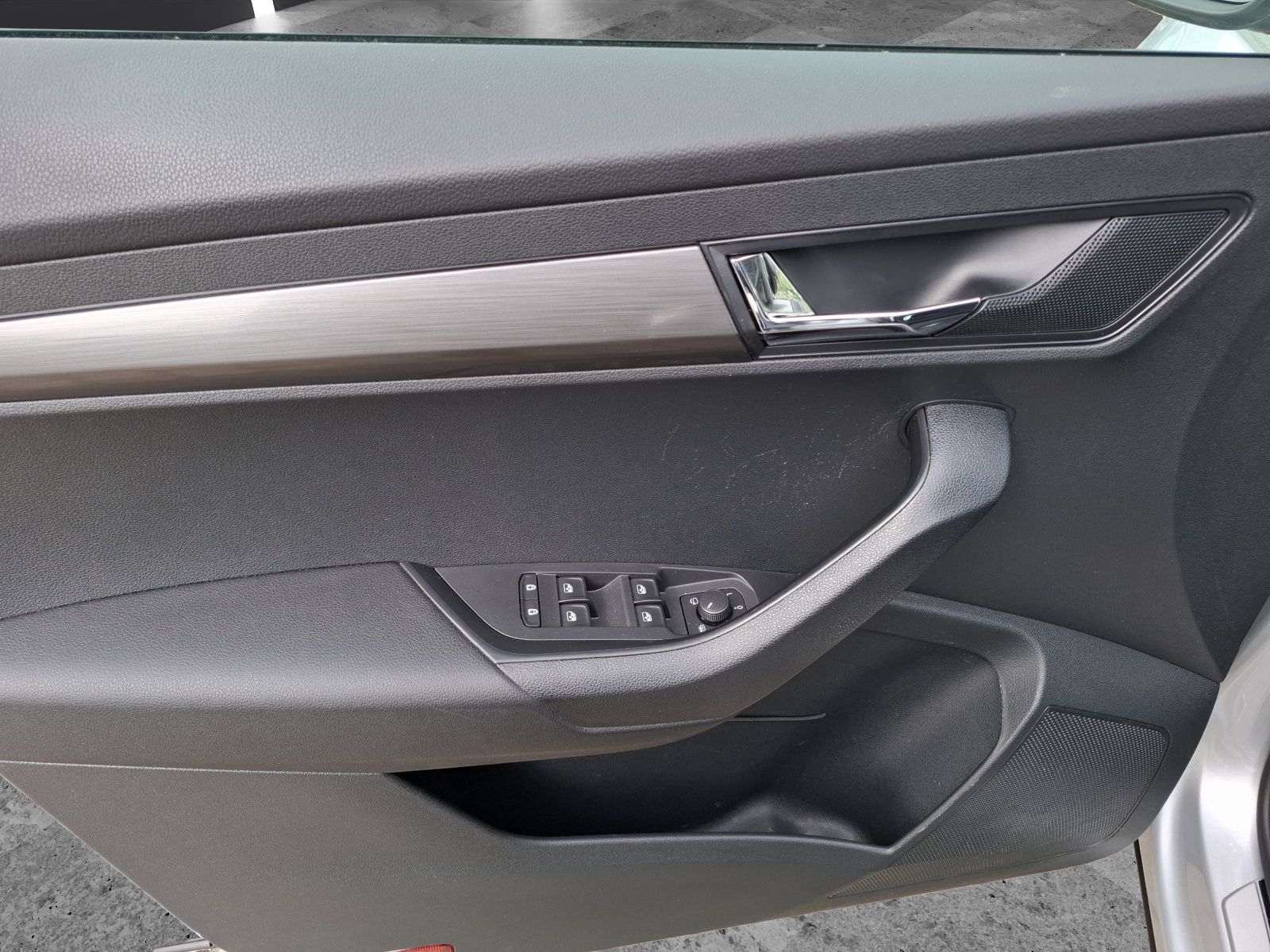 Fahrzeugabbildung SKODA Karoq TDI Drive-125 LED Navi ACC  RFK SH