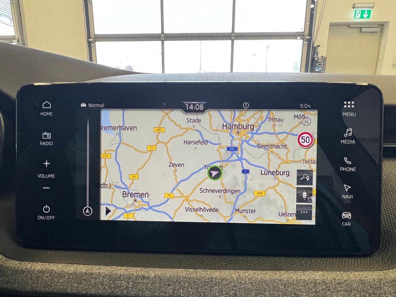 Fahrzeugabbildung SKODA Scala Tour 1.0 TSI DSG *Matrix-LED, Navi, Sitzhz