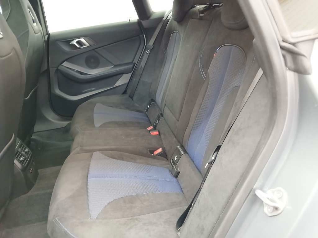 Fahrzeugabbildung BMW 218 i M Sport Gran Coupé HuD Pano Schale ACC