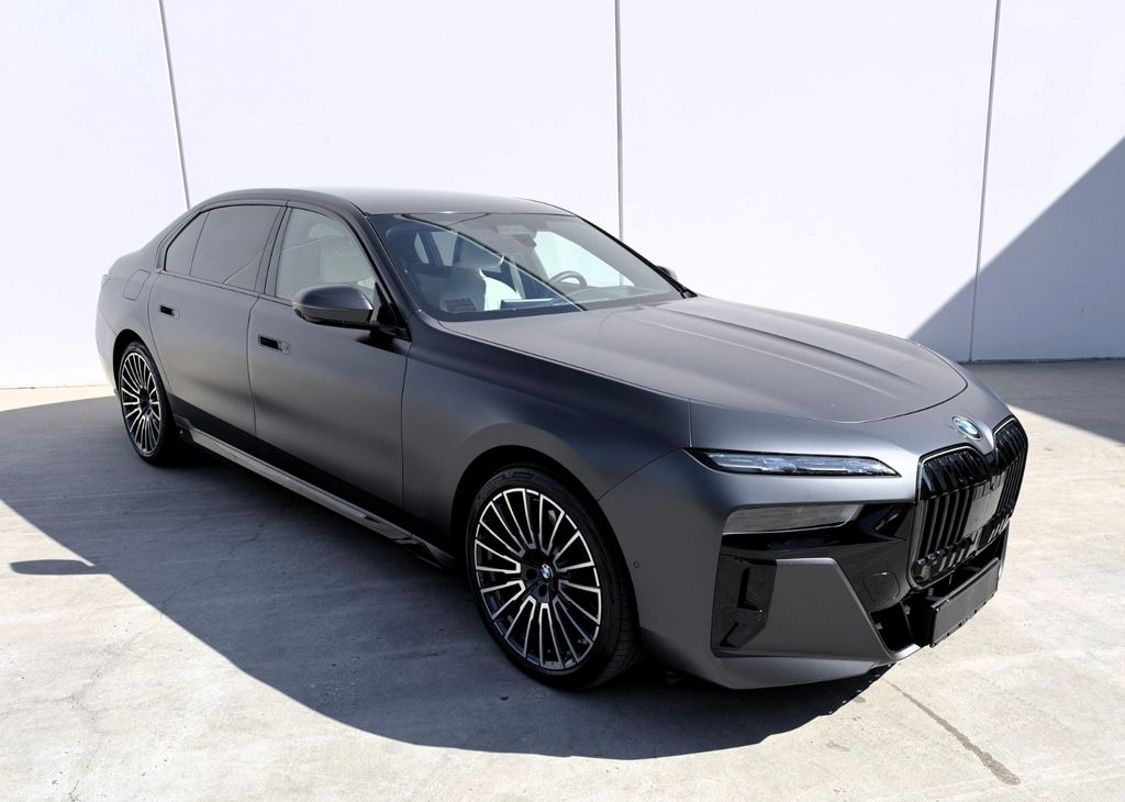 Image of BMW 740