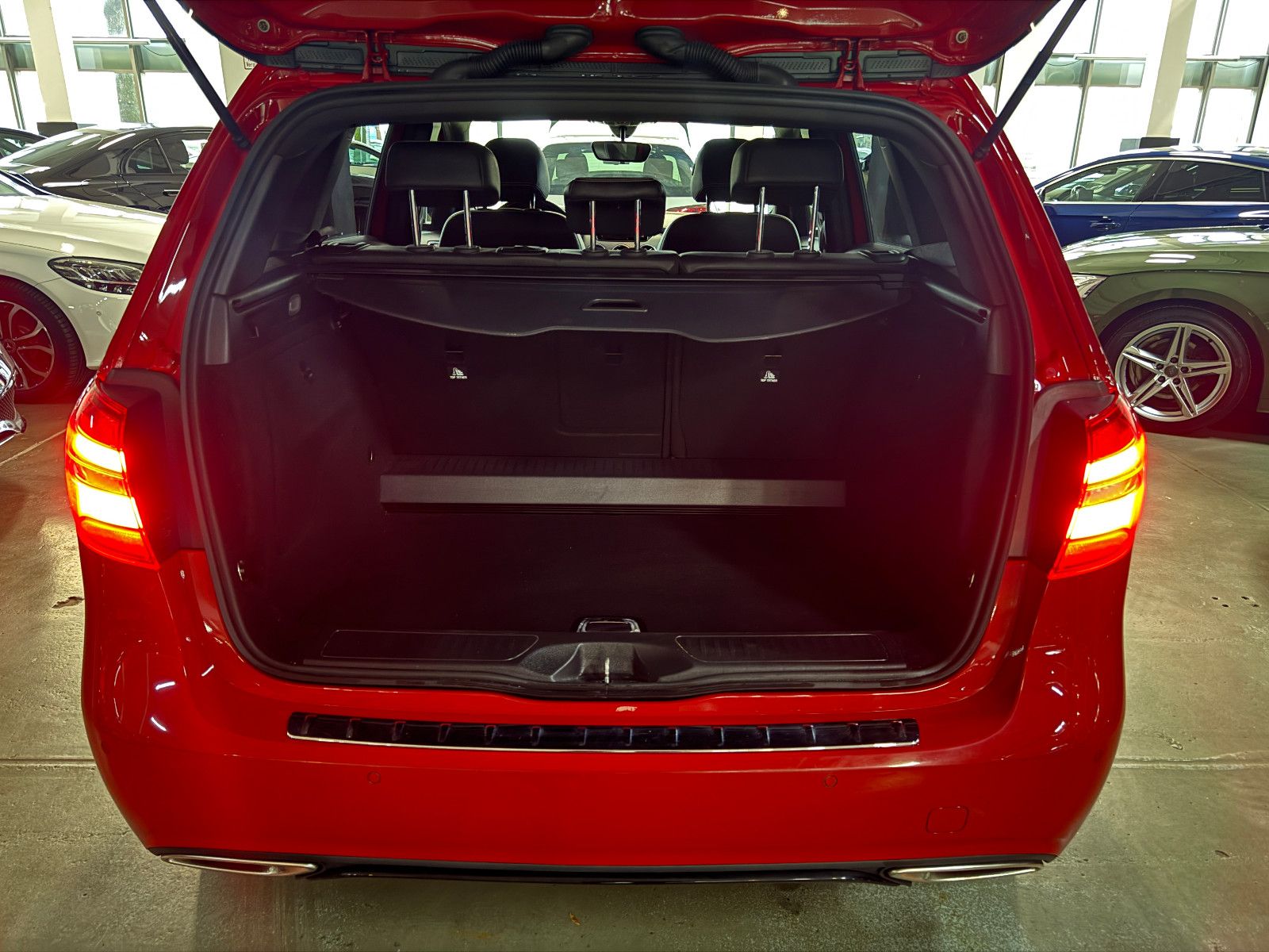 Fahrzeugabbildung Mercedes-Benz B 200 7G-DCT SPORTPAKET URBAN AMG NIGHT COMAND