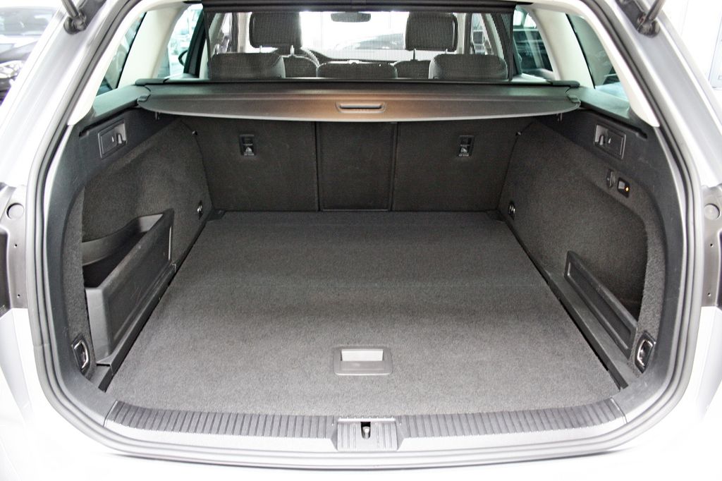 Volkswagen Passat Business 4M ACC AHK LEDER KAMERA STANDH