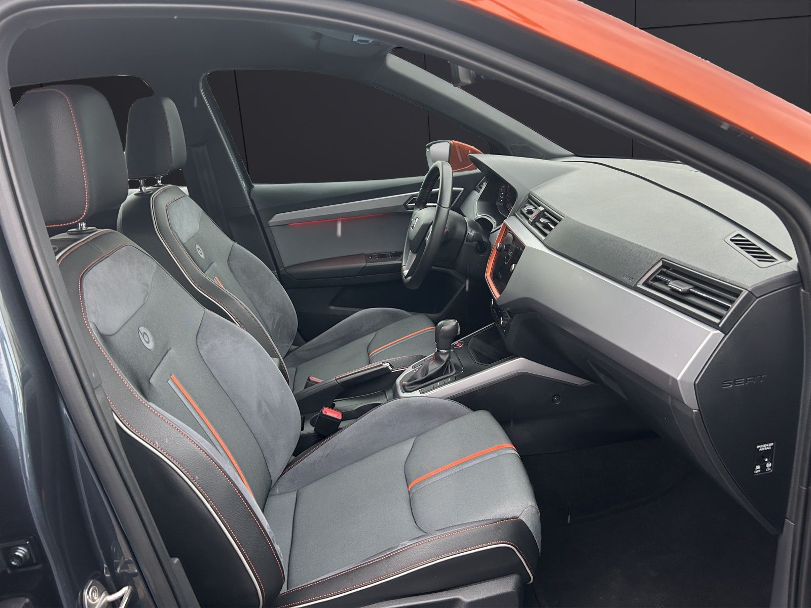 Fahrzeugabbildung SEAT Arona TSI FR DSG LED ACC AHK SH PDC Beats SeatCo