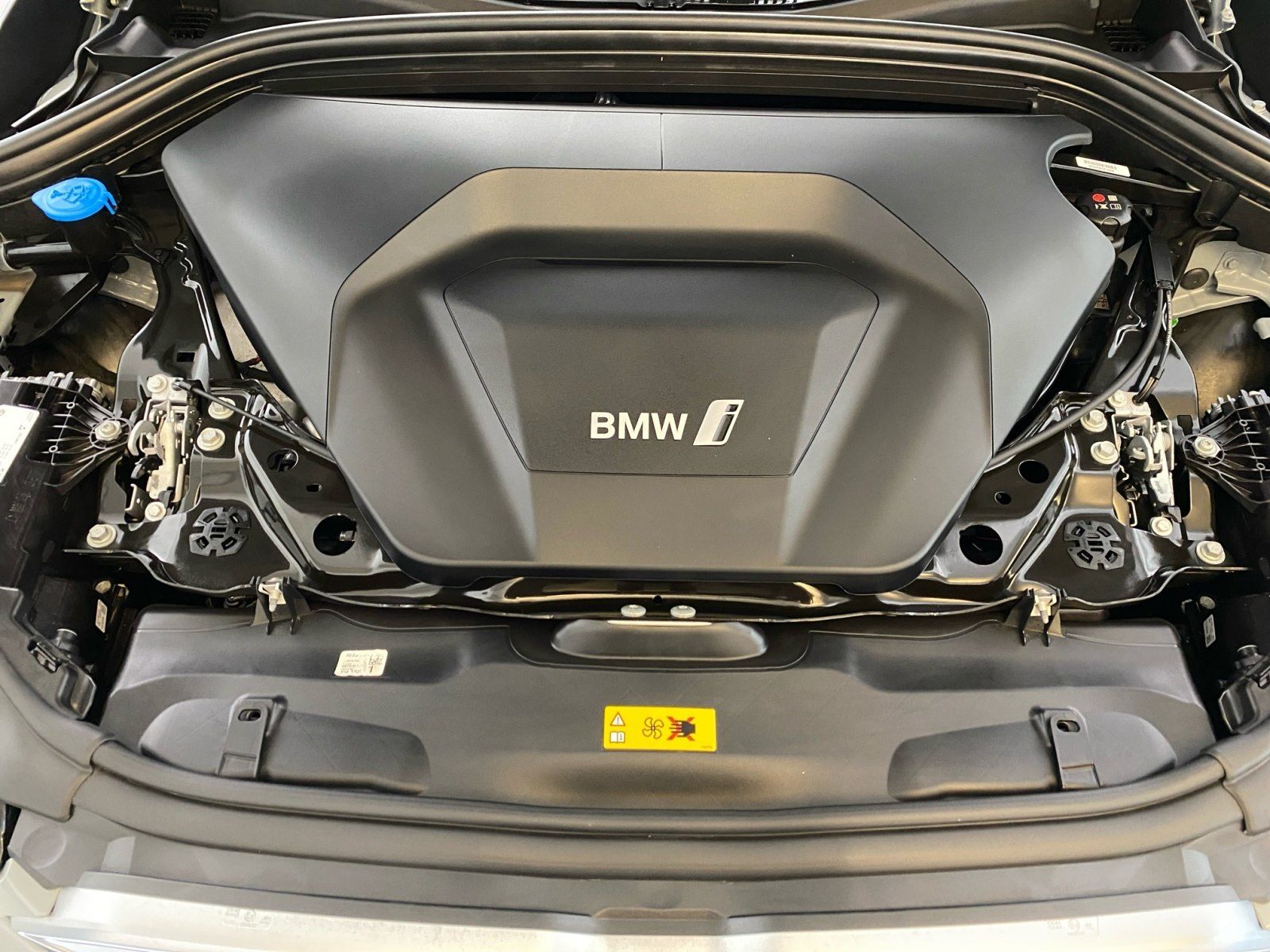 BMW iX2 - Bild 17