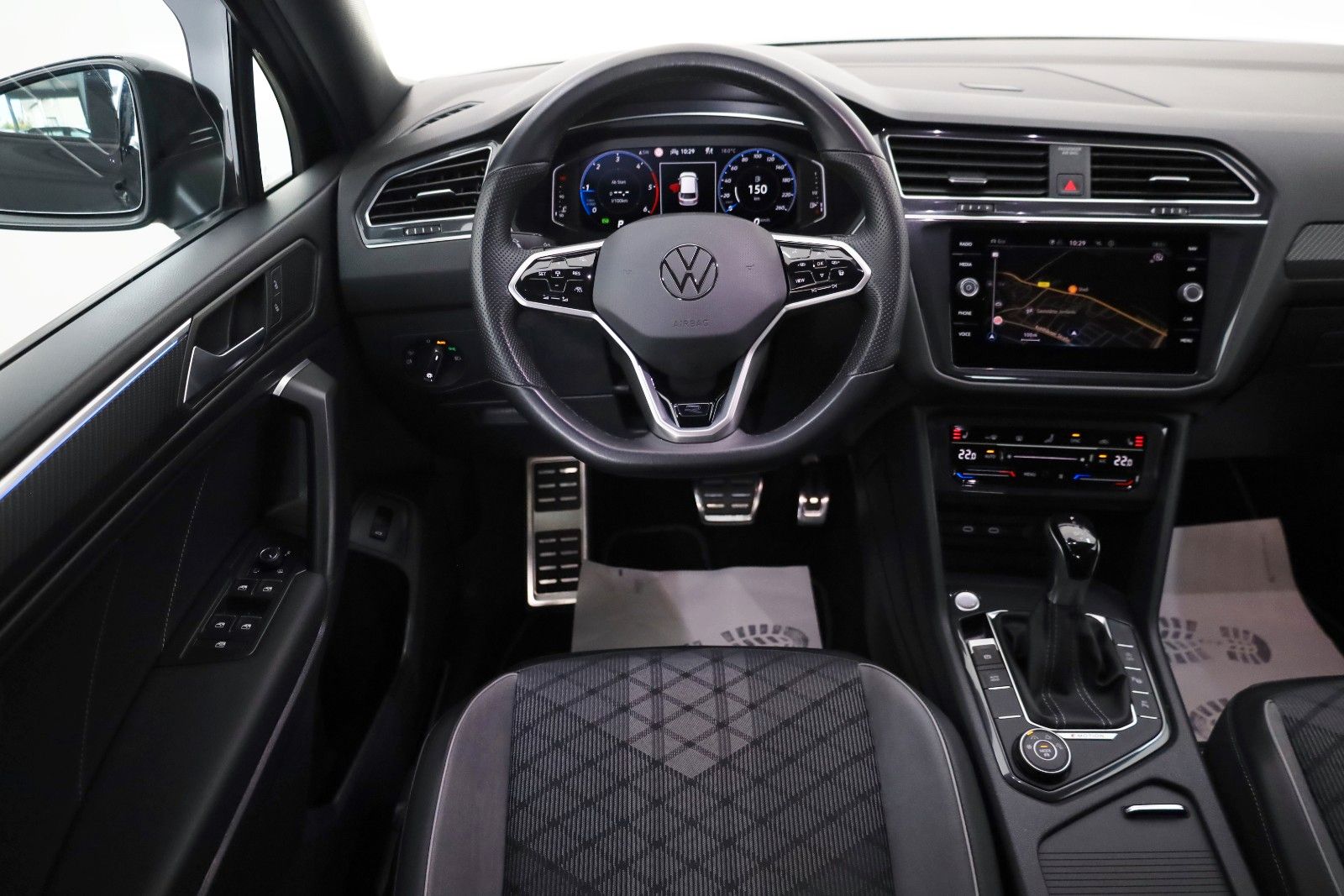 Fahrzeugabbildung Volkswagen Tiguan Allspace R-Line 4M Navi,LED,ACC,360°,AHK,