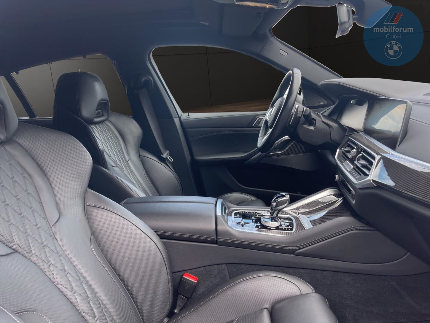 BMW X6 xDrive40d M-Sport AHK Massage StandHZG Pano foto 2