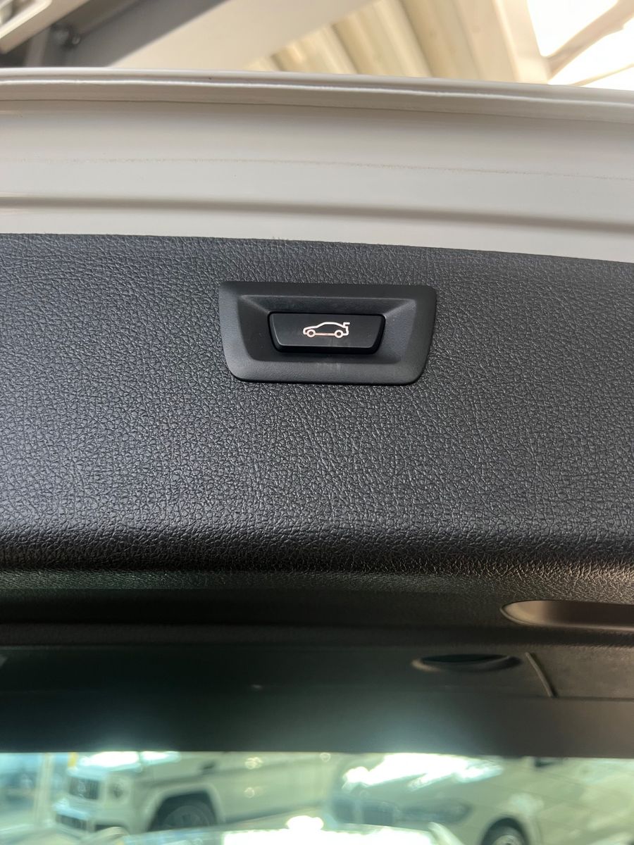 Fahrzeugabbildung BMW 320 i Touring xDrive Sport Line *NAVI PROF*LED*