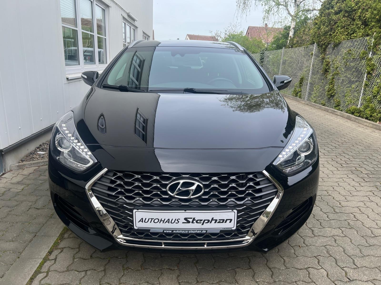 Hyundai i40 Kombi blue 1.6 Trend AHK GARANTIE