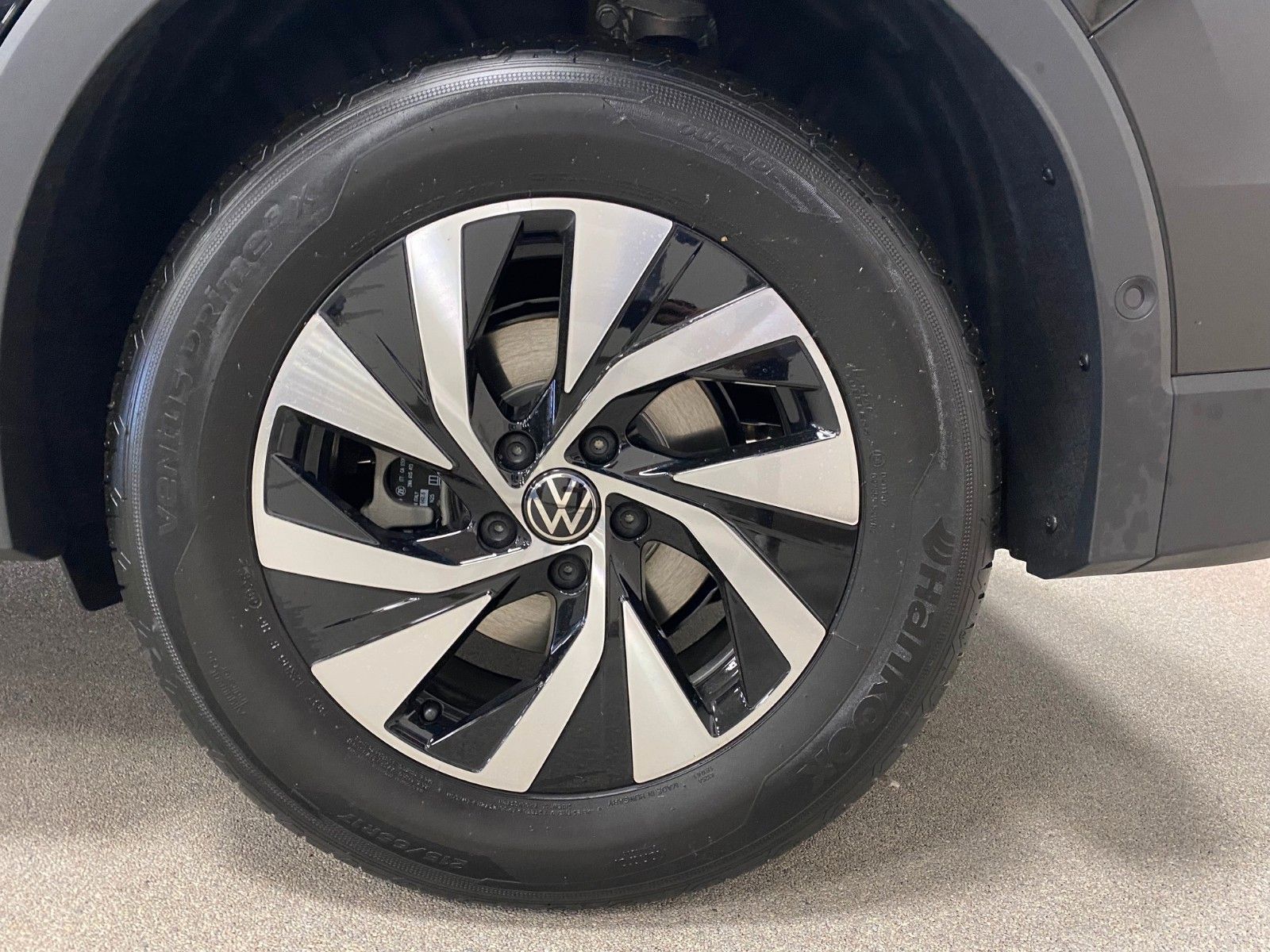 Fahrzeugabbildung Volkswagen Tiguan 1.5 eTSI OPF DSG +ACC+LED+NAVI+PARKASSIST