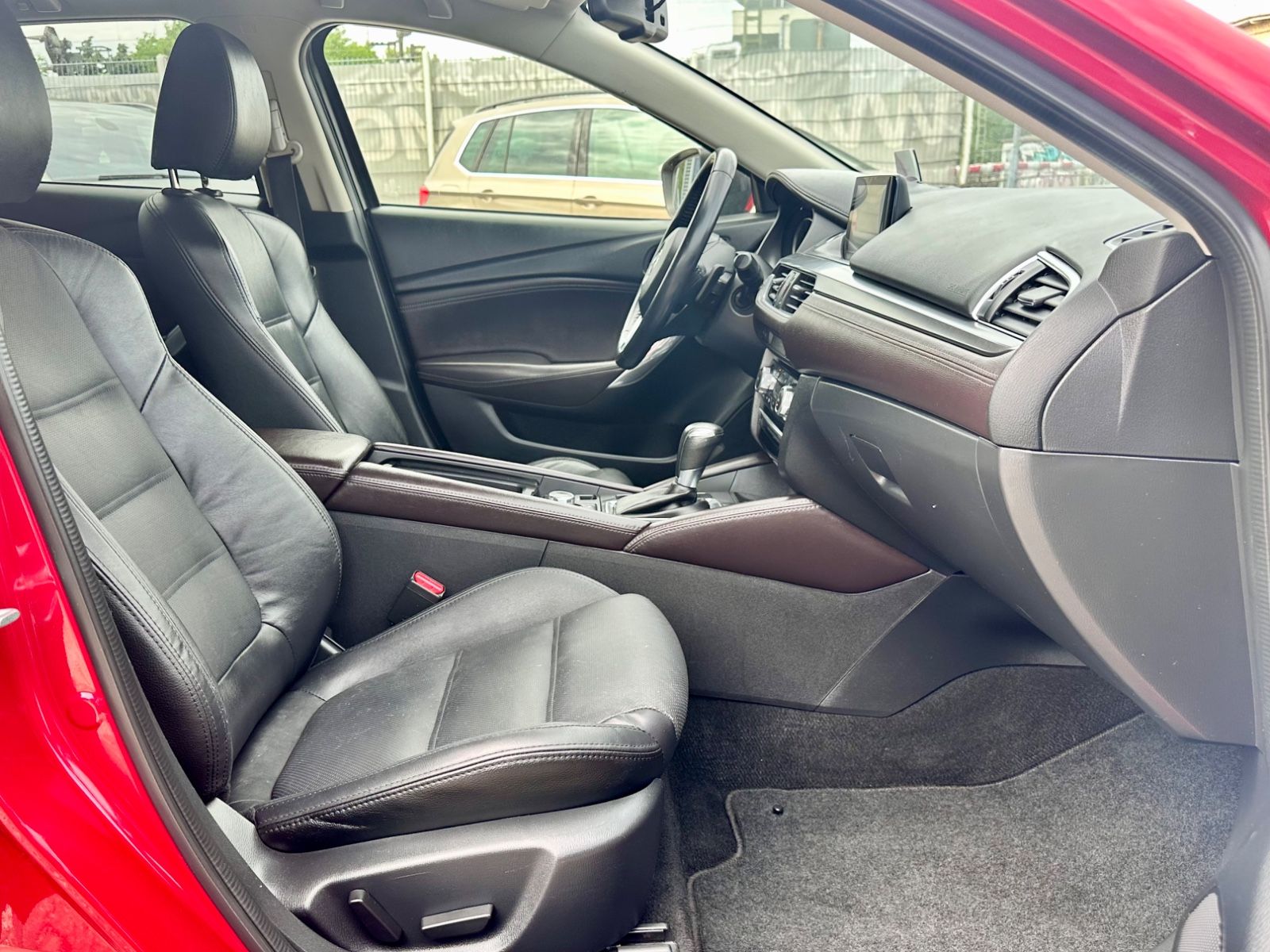 Fahrzeugabbildung Mazda 6 KOMBI SPORTS-LINE AWD ALLRAD*HEAD-UP*