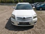 Toyota Avensis Combi Travel 2.0-l-D-4D - Toyota Avensis aus 2008 mit Diesel-Antrieb