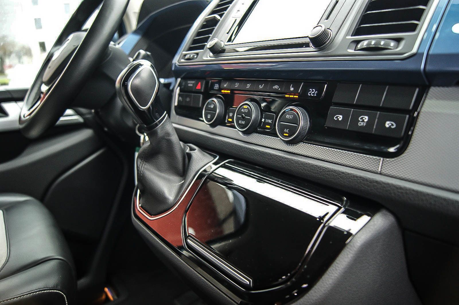 Fahrzeugabbildung Volkswagen T6 Multivan 2.0 TDI DSG Highline LEDER NAVI ACC