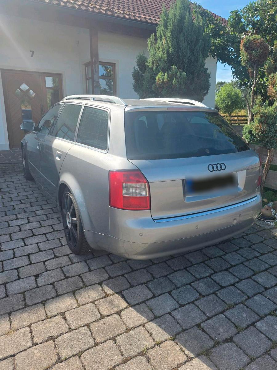 Audi A4 2004 — rear view