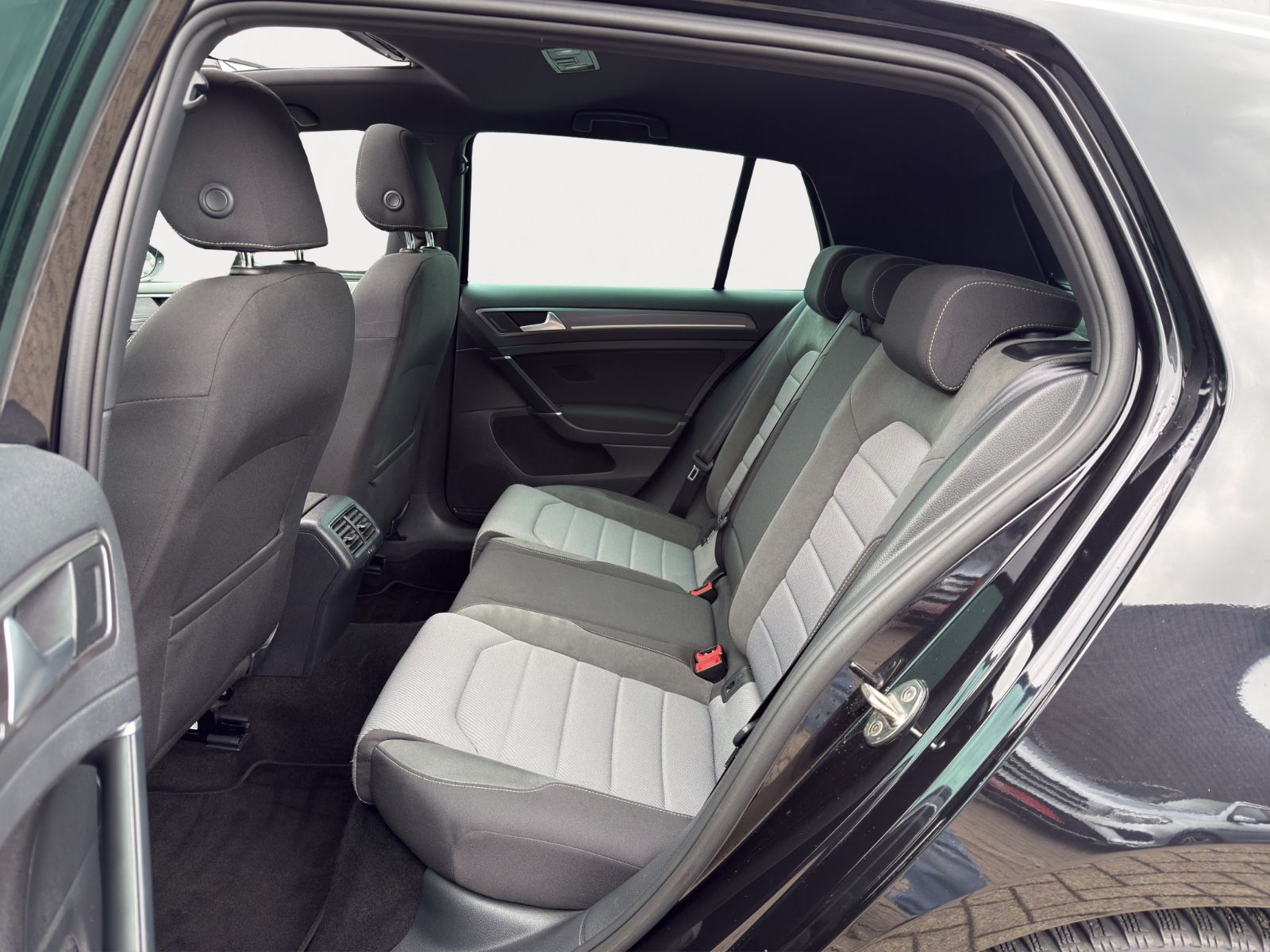 Golf VII Lim. Comfortline BMT*R-LINE*NAVI*2.HAND