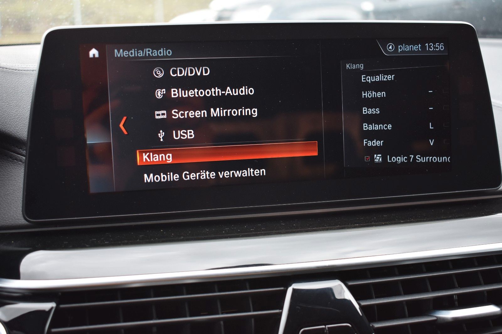 Fahrzeugabbildung BMW M550i Limo xDrive Night Vision HUD 360°  1 Hand