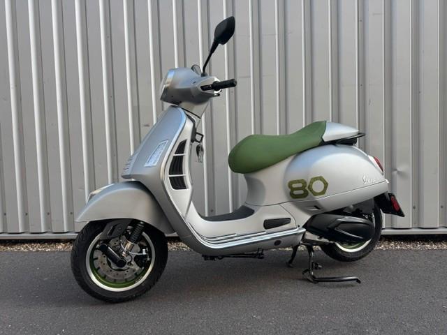 Vespa GTS 310 Ottantesimo E5+ 80th 1946 Stück