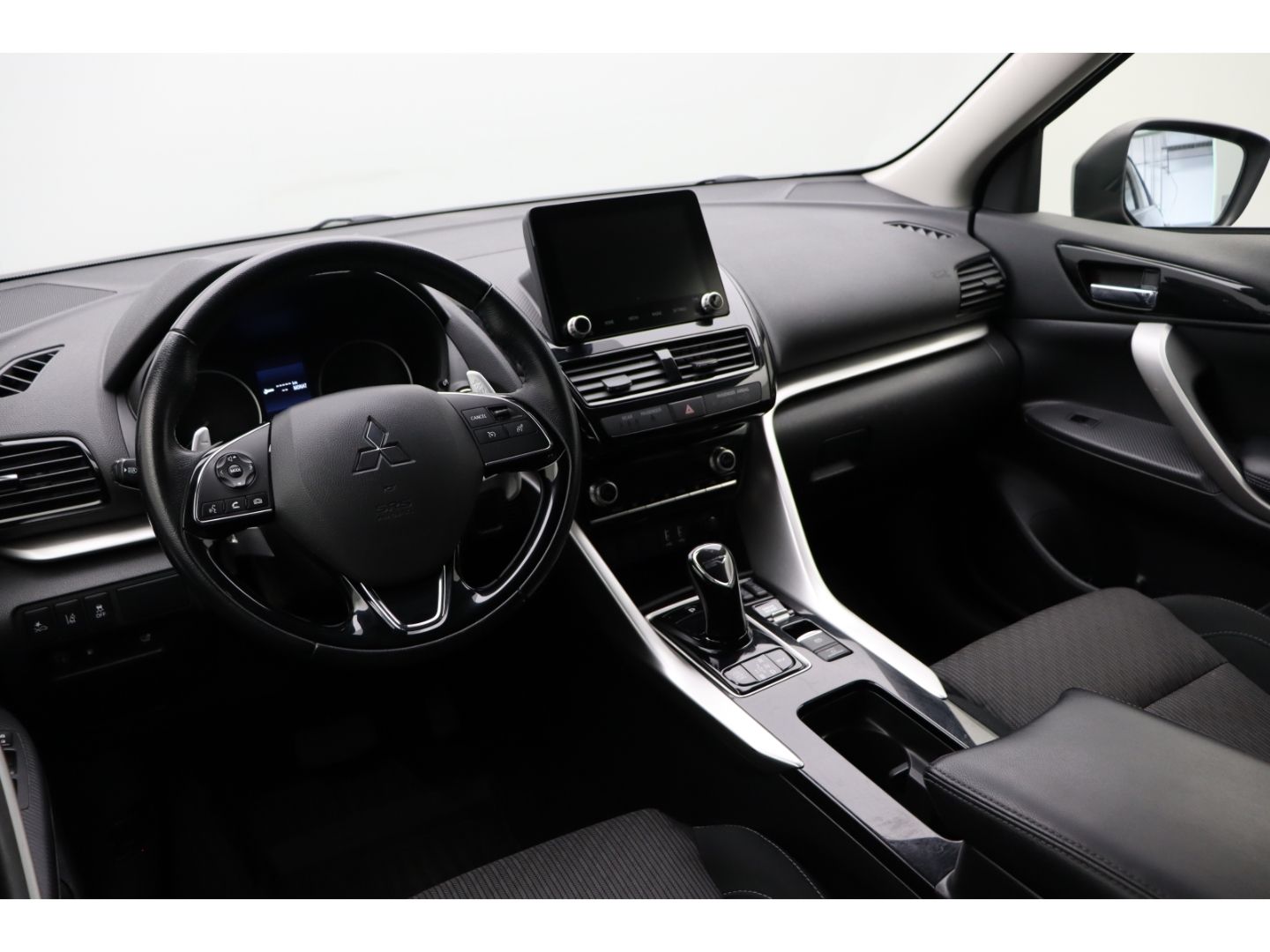 Fahrzeugabbildung Mitsubishi Eclipse Cross 2.4 Basis Hybrid 4WD