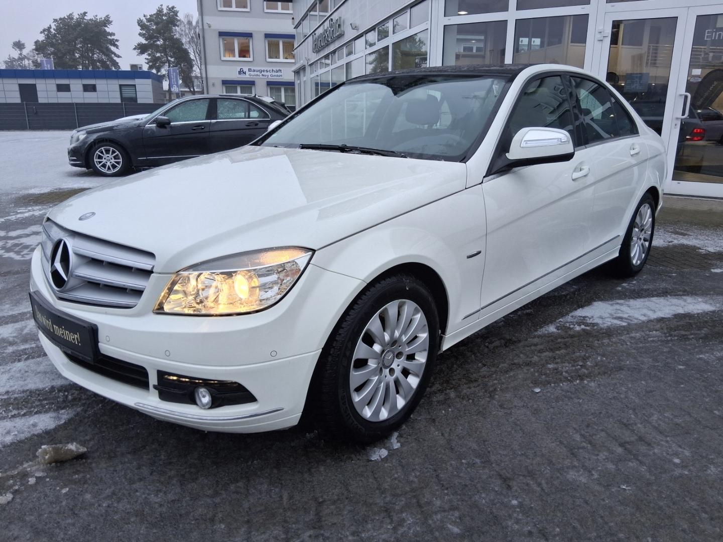 Mercedes-Benz C 200 Elegance AHK Navi SHZG PDC Tempomat