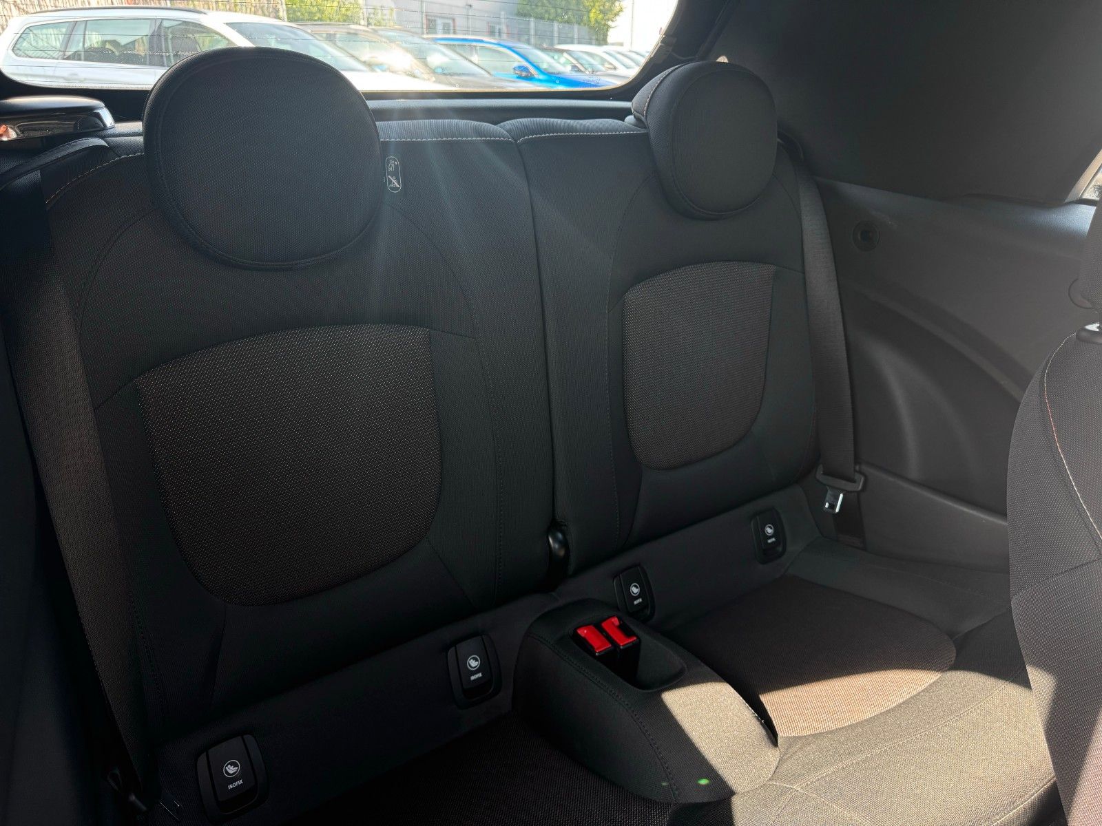 Fahrzeugabbildung MINI Cooper Cabrio Autom. Essential Trim Temp PDC SHZ