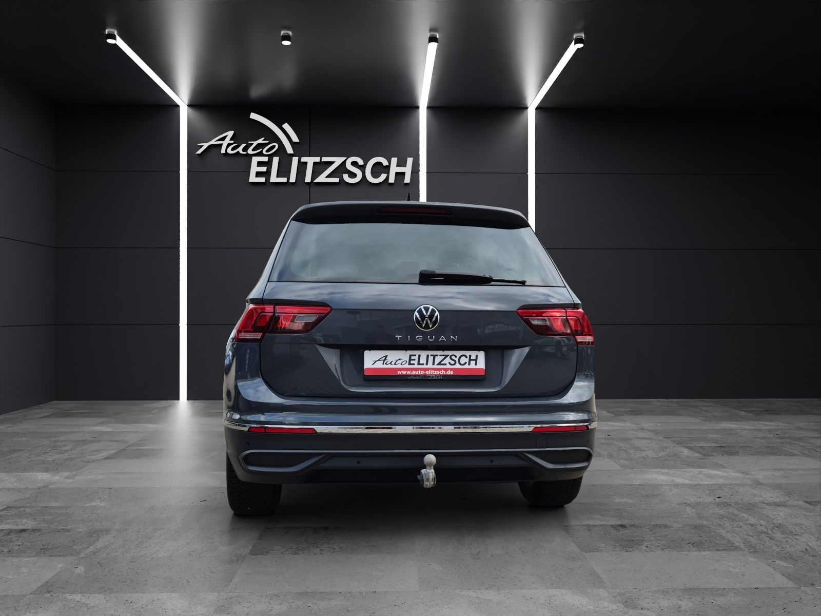 Fahrzeugabbildung Volkswagen Tiguan TSI Life LED AHK Navi Pano ACC Park-Assis