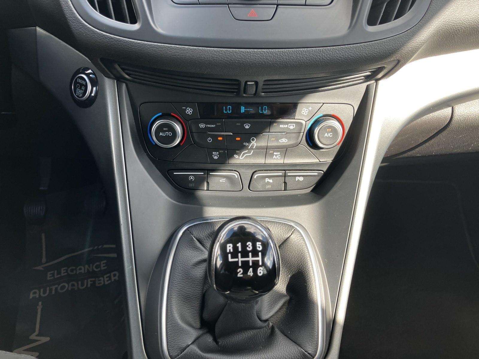 Ford Kuga 1.5 EcoBoost Cool&Connect 4x2 NAVI+XENON+PD