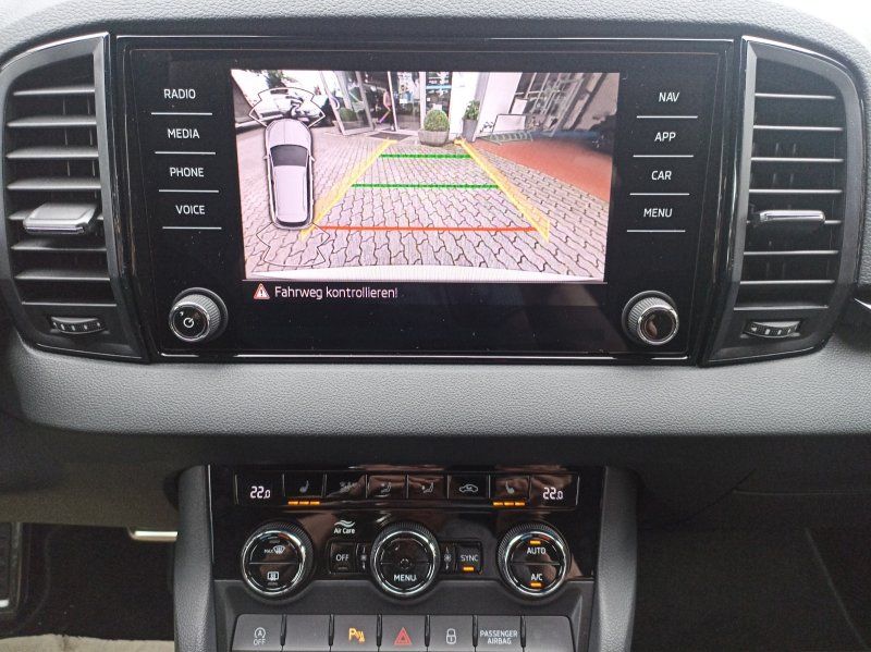 Fahrzeugabbildung SKODA Karoq 1.5 TSI DSG Sportline