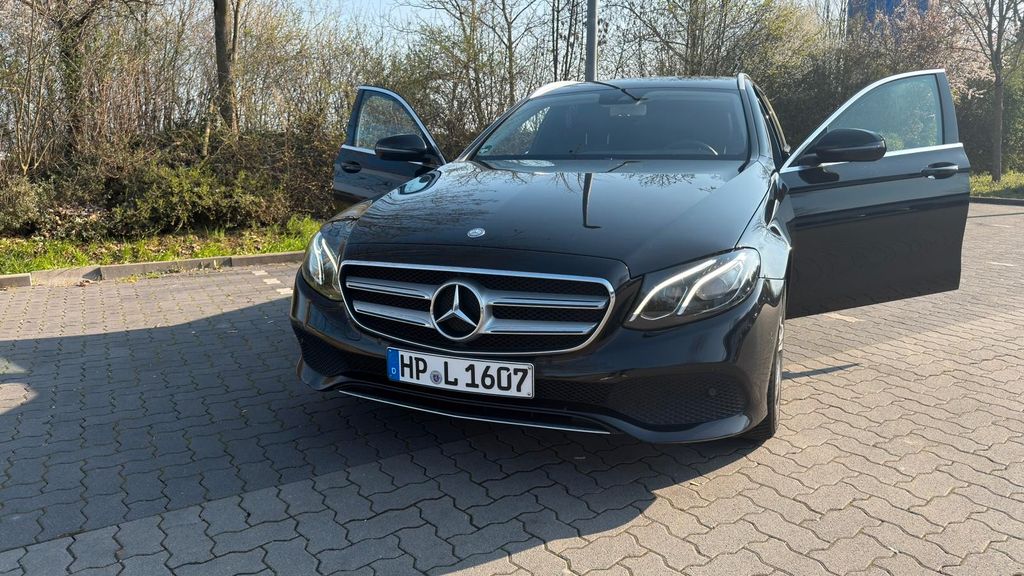 Image of Mercedes-Benz E 200