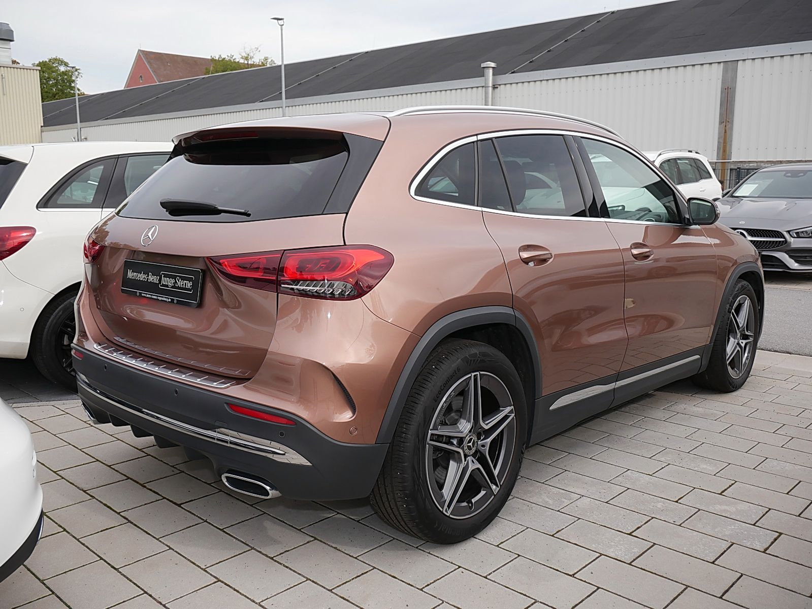 Mercedes-Benz GLA 250 4MATIC AMG MBUX Ambiente LED Pano SHD foto 3