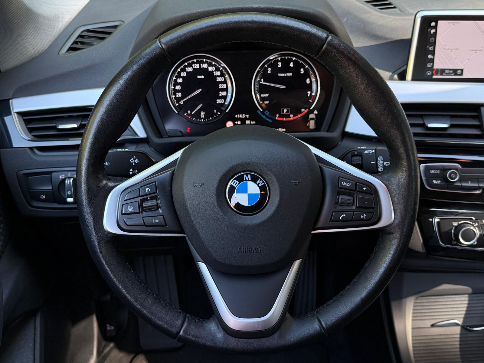 Fahrzeugabbildung BMW X1 sDrive 18 i Aut. LED+NAV+SHZ+AHK+TEMP+KAM+DAB