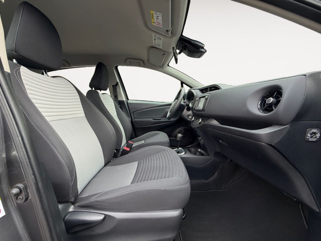 Fahrzeugabbildung Toyota Yaris Hybrid 1.5 VVT-i Team Deutschland