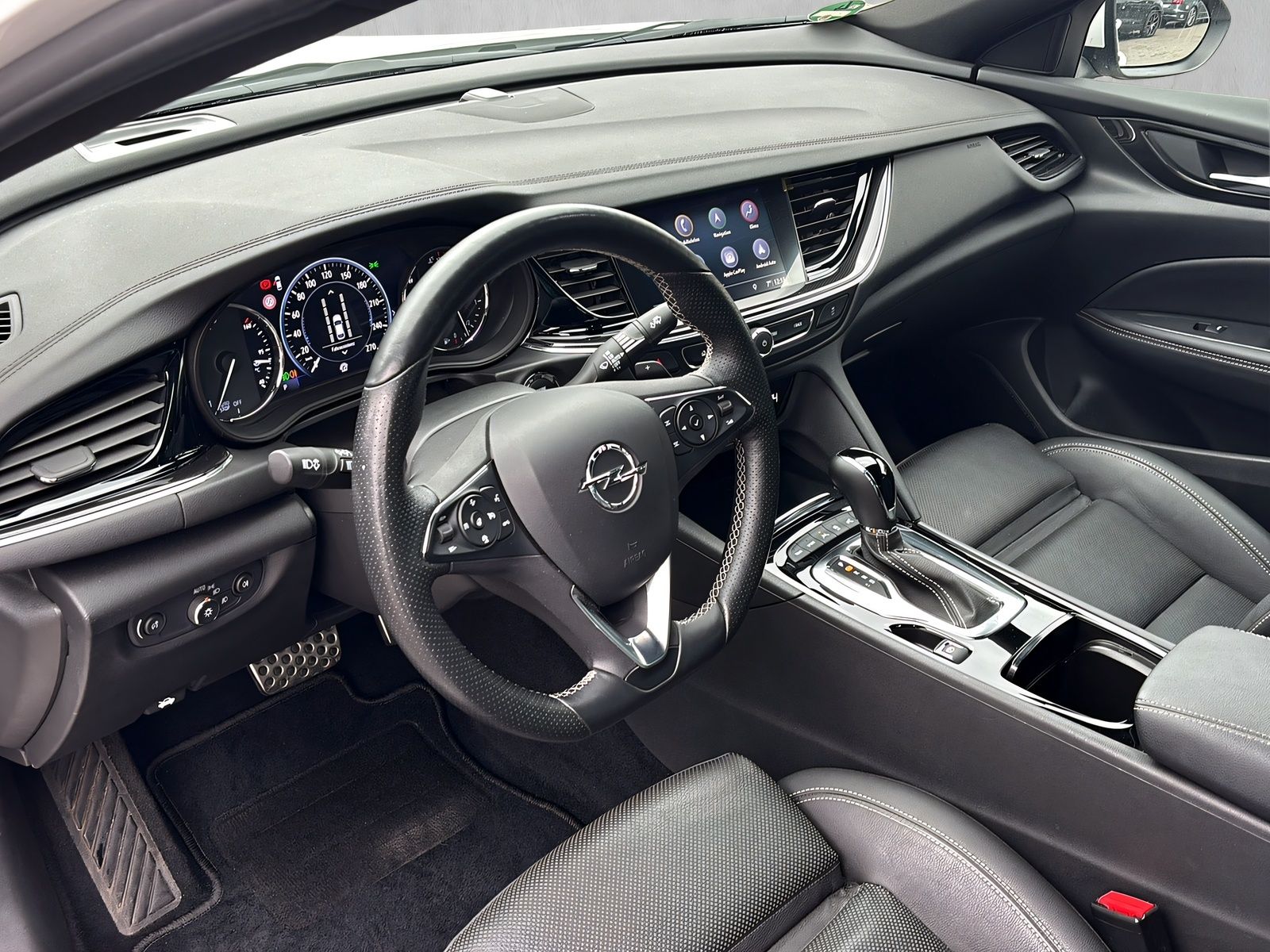 Fahrzeugabbildung Opel Insignia OPC LINE BLACK 360°INNOVATION BOSE STHZ