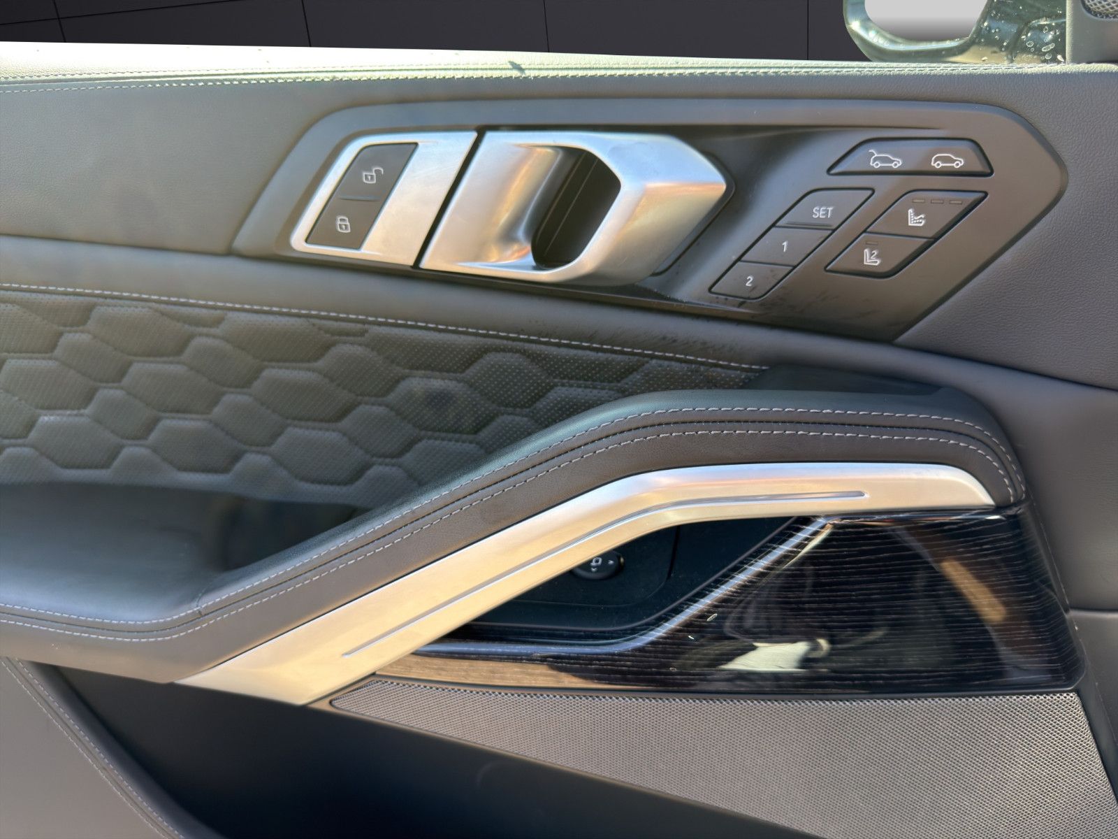 Fahrzeugabbildung BMW X6 M Competition/Massage/Shadow/360°/H&K