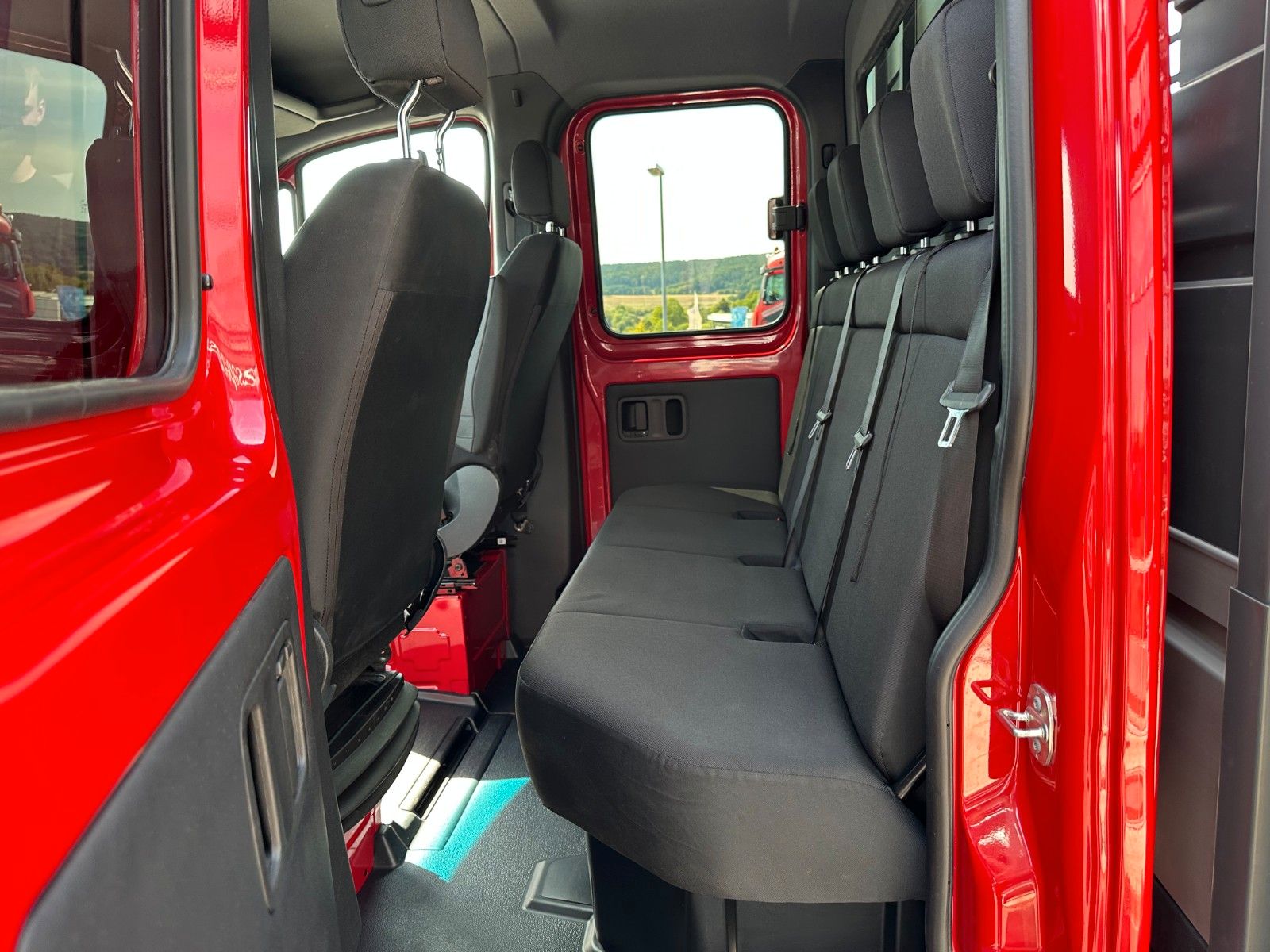 Fahrzeugabbildung Mercedes-Benz Sprinter 319 CDI 4x4 DoKa Klima AHK3,5to