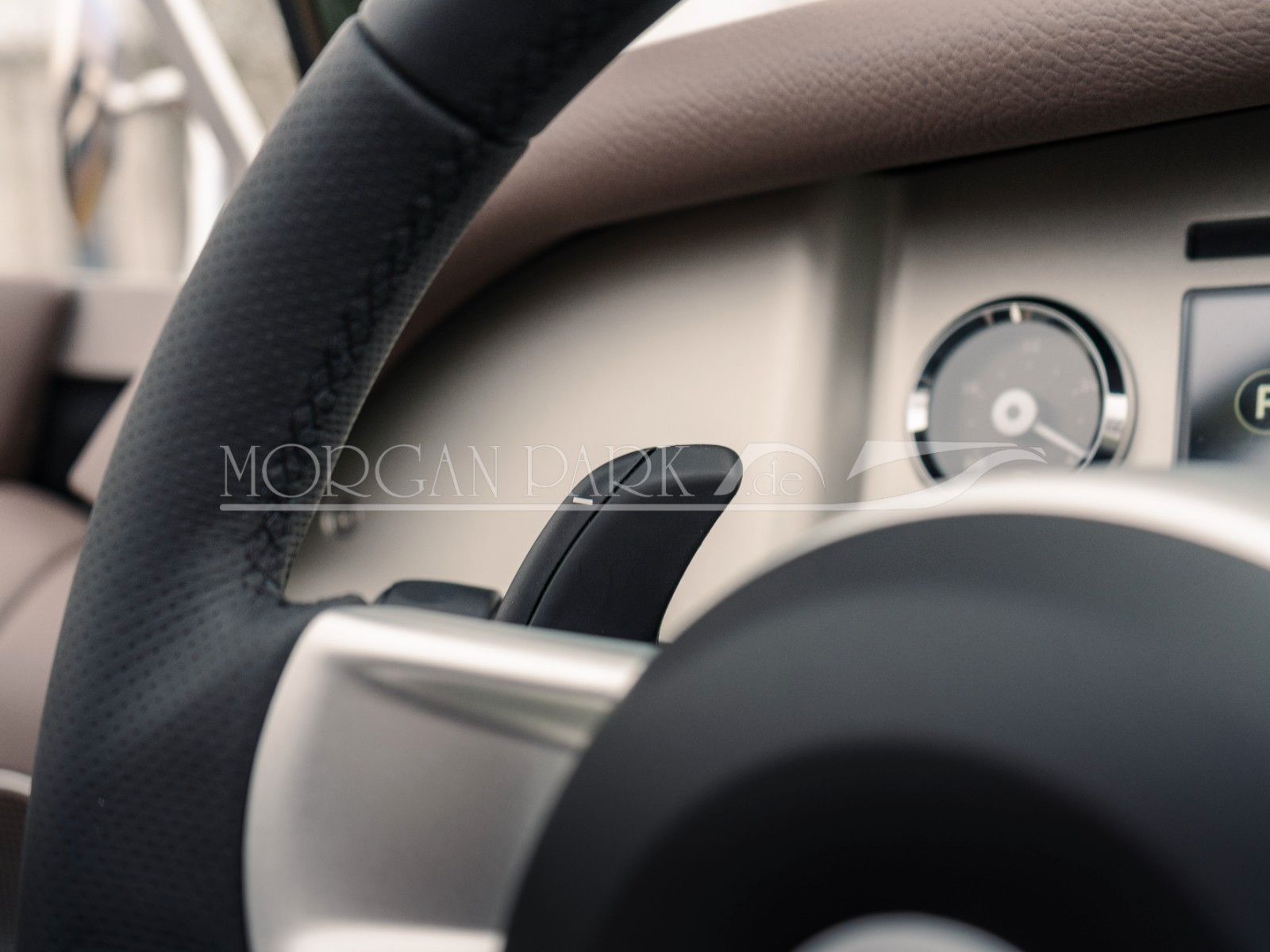 Fahrzeugabbildung Morgan Plus Six PINNACLE *1 of 30, Designo Oliv Met.*