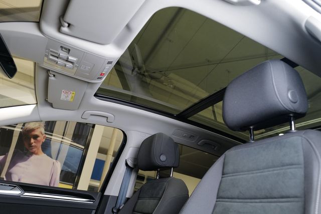 Volkswagen Touran 1.5TSI DSG Highline Pano StdHz AHK Rkam N