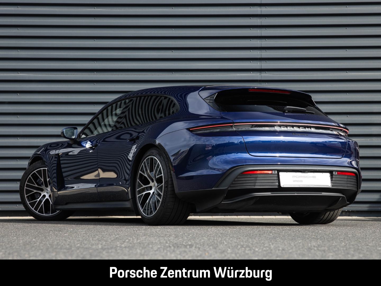 Porsche Taycan Sport Turismo InnoDrive BOSE Panoramadach imagem 3