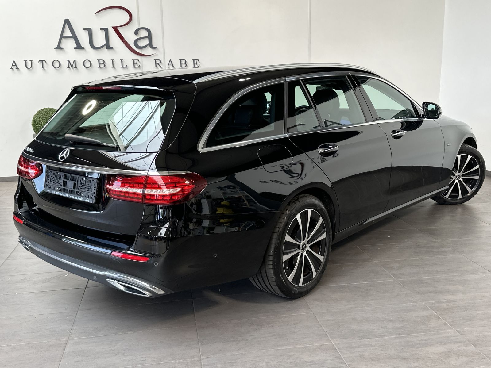 Fahrzeugabbildung Mercedes-Benz E 300de T Avantgarde NAV+LED+WIDESCREEN+360°+ACC