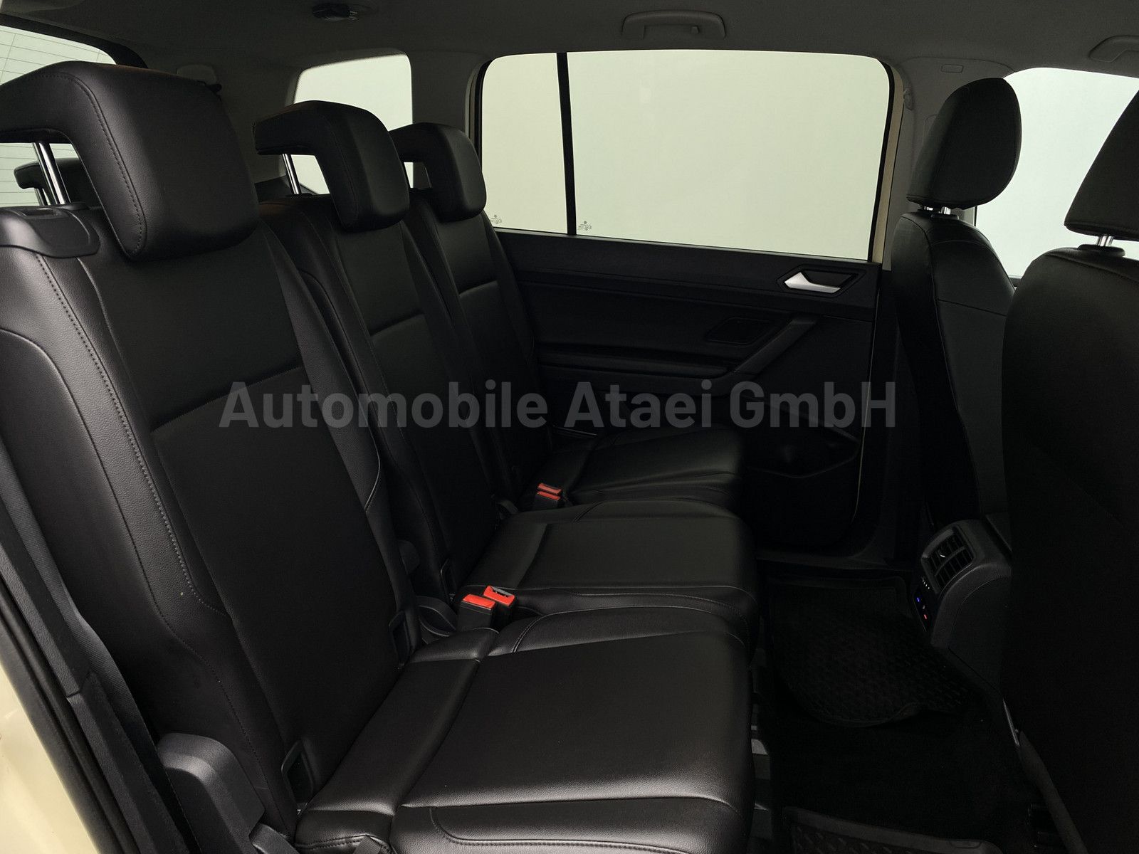 Fahrzeugabbildung Volkswagen Touran DSG *Taxi* 7-SITZE+NAVI+LEDER 8658