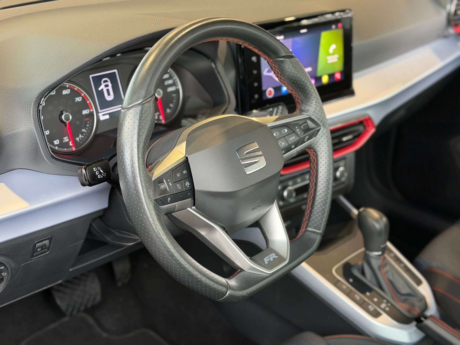Fahrzeugabbildung SEAT ARONA 1.5 TSI DSG FR KLIMA NAV RFK ACC SHZ 17"