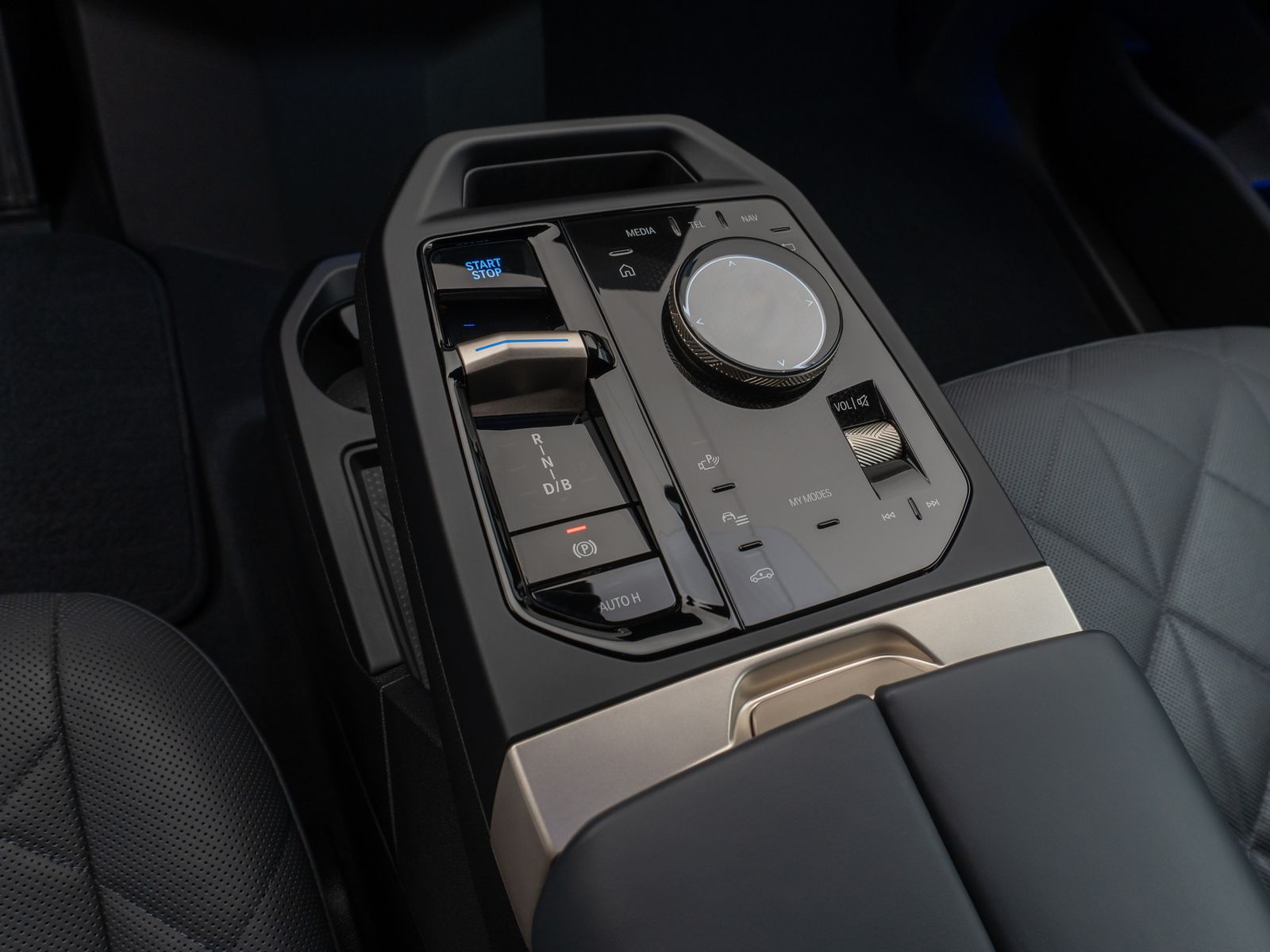 Fahrzeugabbildung BMW iX M60 360°Laser B&W DAB SoftCL ACC AHK 22Zoll