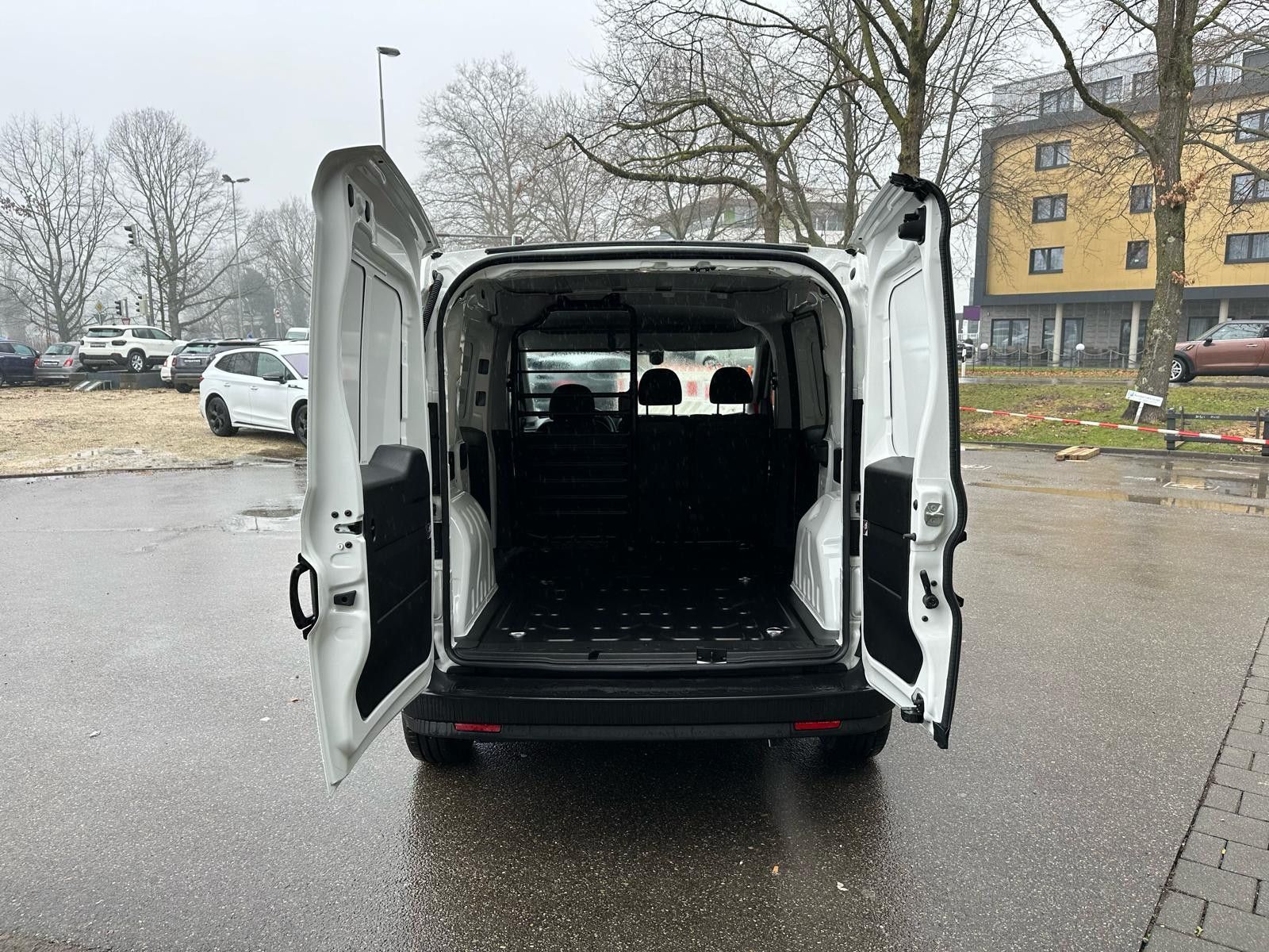 Fahrzeugabbildung Fiat Doblo 1.6 SX 3 Sitze NAVI KAMERA GARANTIE 12/202