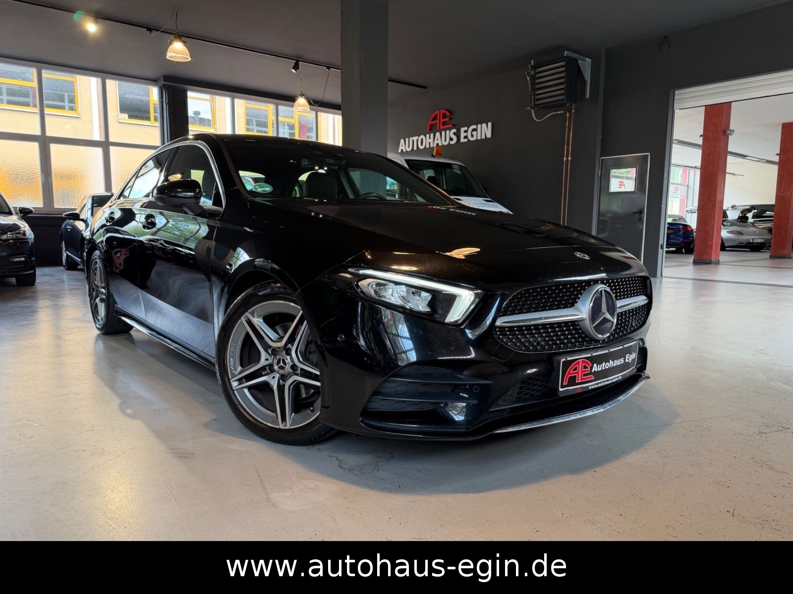 MERCEDES-BENZ A 200 LIMO AMG KAMERA NAV ALCANTARA LED Garantie