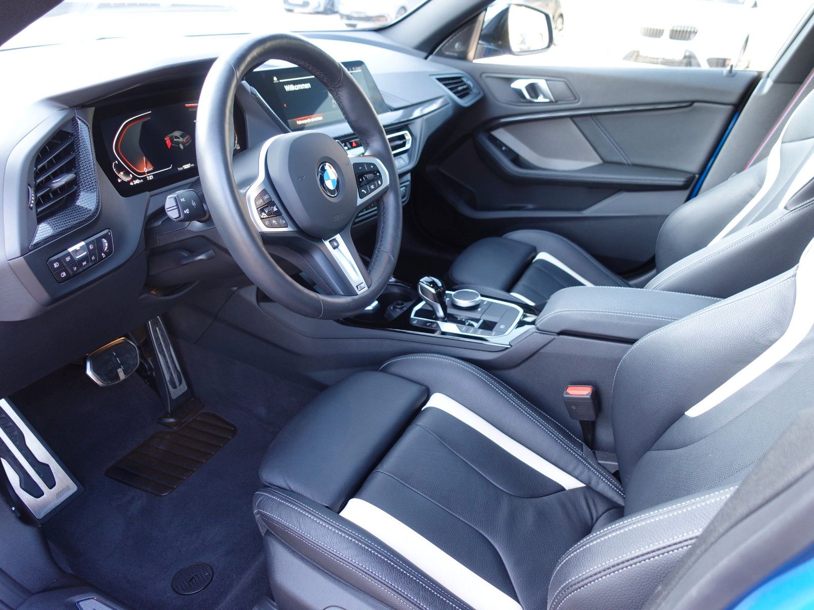Fahrzeugabbildung BMW 220i Gran Coupé M Sport LED/HUD/Pano/HarmanKard.