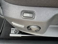 Fahrzeugabbildung Volkswagen Golf VII Comfortl. - Navi*Sitzhzg*ACC*PDC*2xKlim