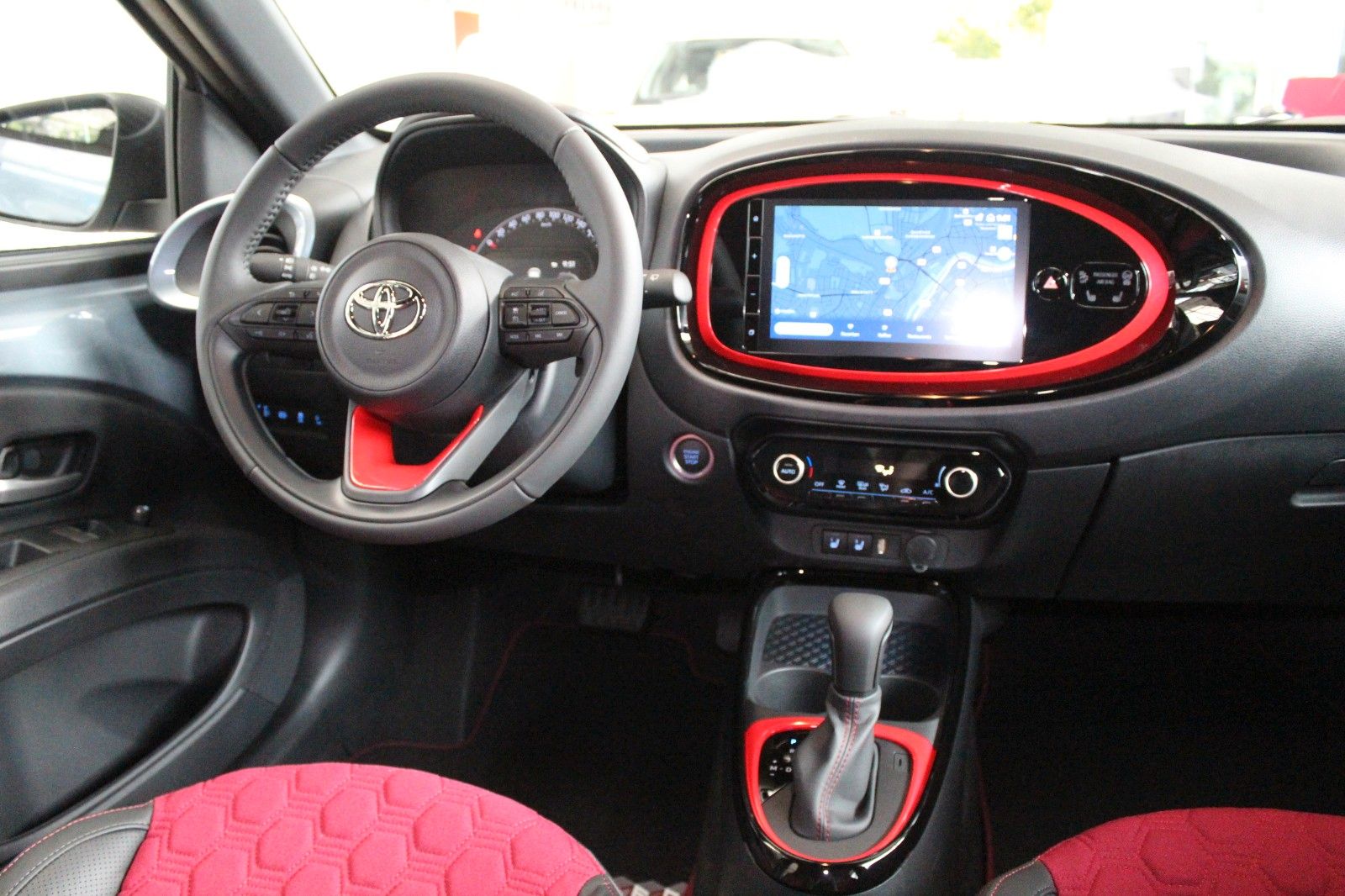 Fahrzeugabbildung Toyota Aygo X CVT UNDERCOVER Sonderedition + JBL-Paket