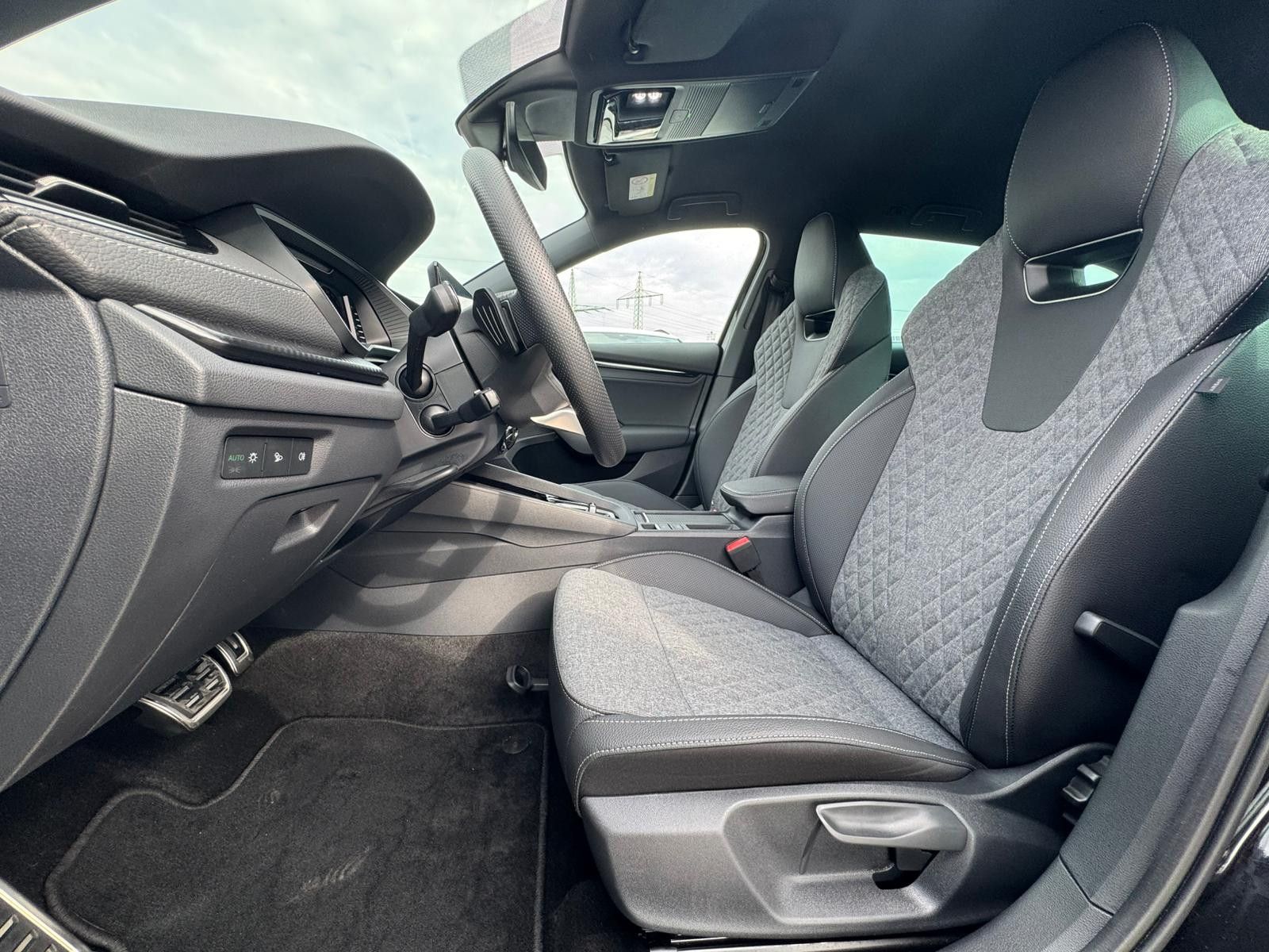 Fahrzeugabbildung SKODA Octavia 2.0 TDI Sportline DSG MATRIX*WINTER*5J.G