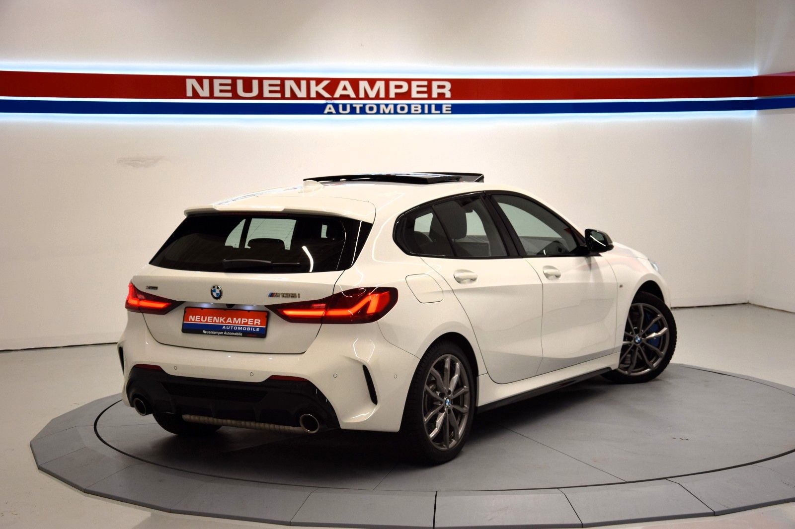 Fahrzeugabbildung BMW M135i xDrive Pano ACC HuD harman/karo NP 63.300€