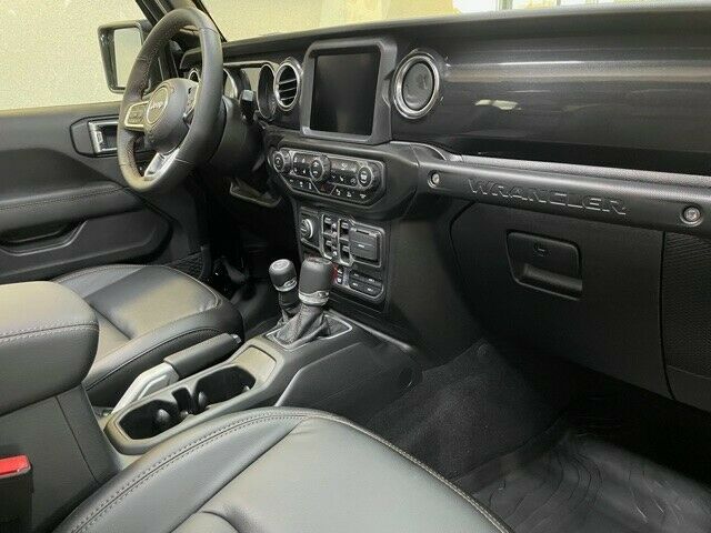Fahrzeugabbildung Jeep 392 UNLIMITED RUBICON 6.4L-V8 SKY ONE TOP-CAM