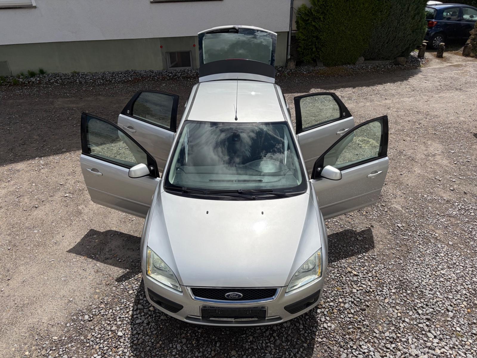 Ford Focus 2.0 Lim. Ghia**EURO 4**KLIMA**AHK**SZH**ZV